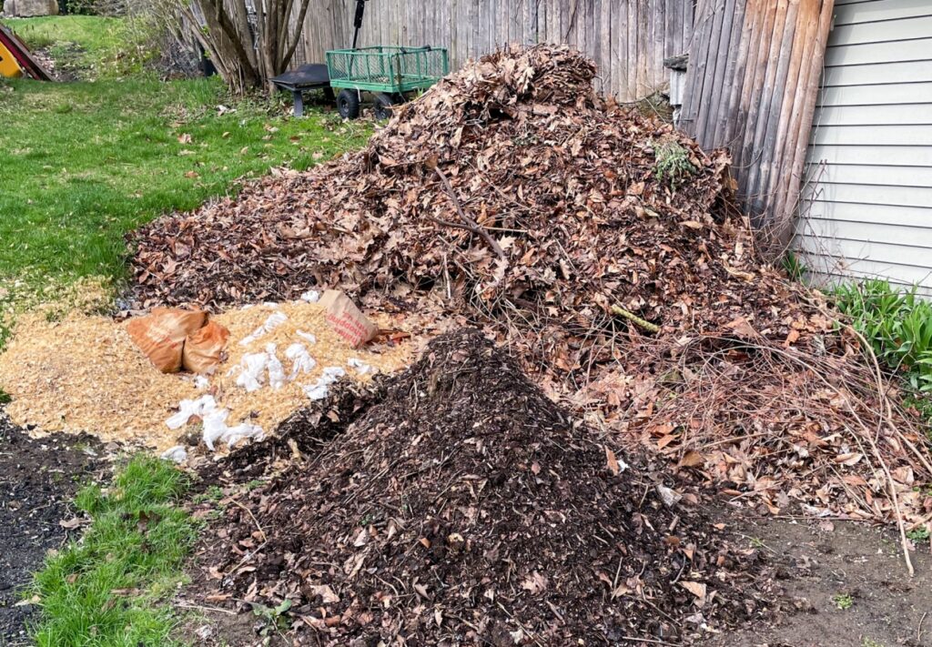 why does mulch smell so bad